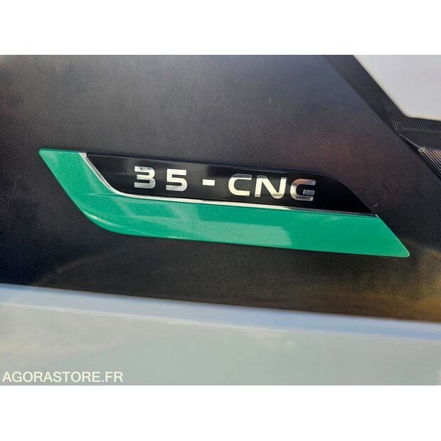 2023 Iveco 35S14N-48228253