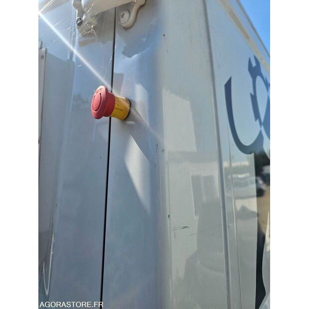 2023 Iveco 35S14N-48228257
