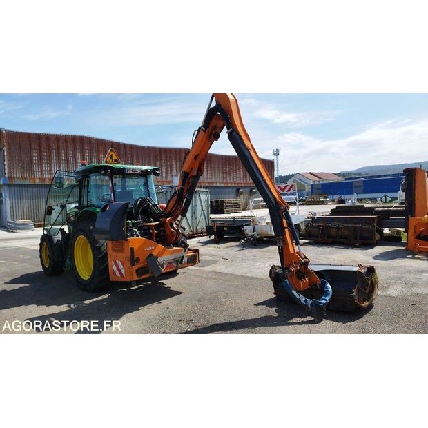 2015 JOHN DEERE 6110M-48228360