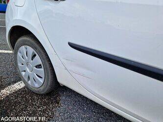 2008-renault-clio-1468298-48228624