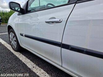 2008-renault-clio-1468298-48228629
