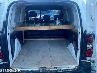 2017-peugeot-partner-1468309-48228702