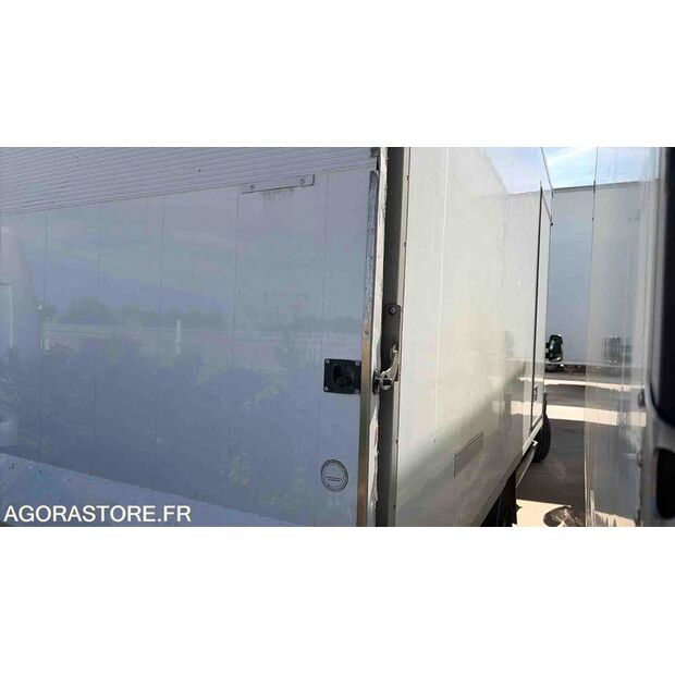 2017 Iveco 35-140-48229042