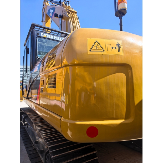 2025 Caterpillar 320D-48231678