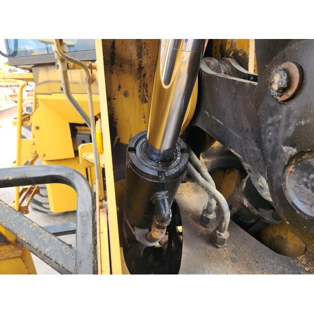 2011 Caterpillar 930H-48232082