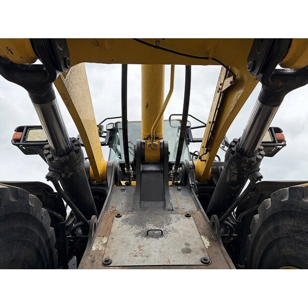 2019 Komatsu WA500-8-48233028
