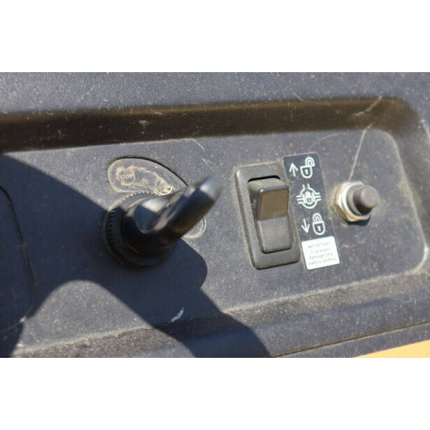 2003 JOHN DEERE Gator 6x4-48235318