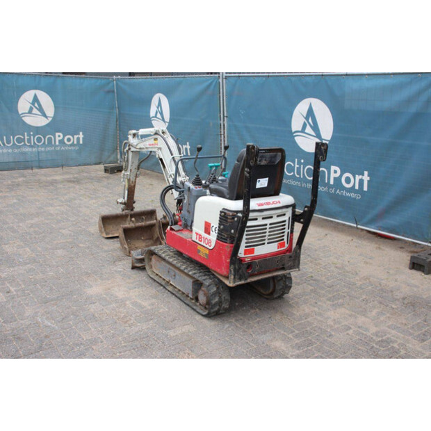 2006 تاكوتشي TB108-48236156