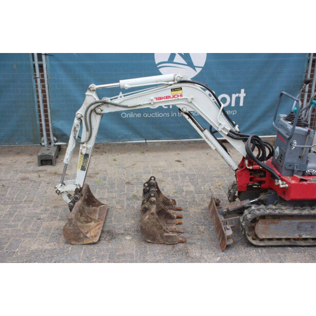 2006 تاكوتشي TB108-48236162
