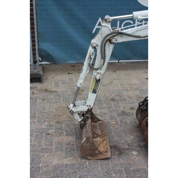 2006 تاكوتشي TB108-48236163