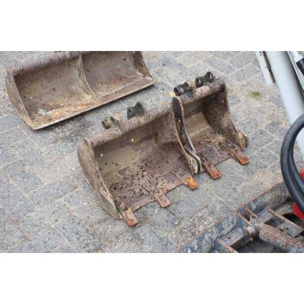 2006 تاكوتشي TB108-48236168
