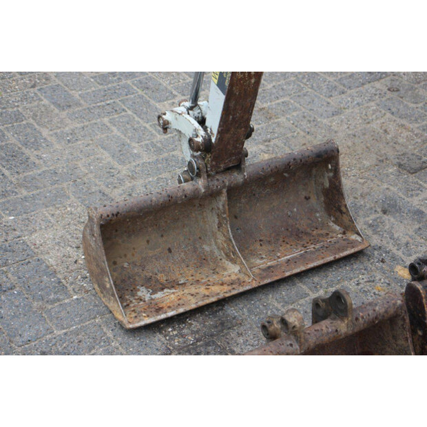 2006 تاكوتشي TB108-48236169