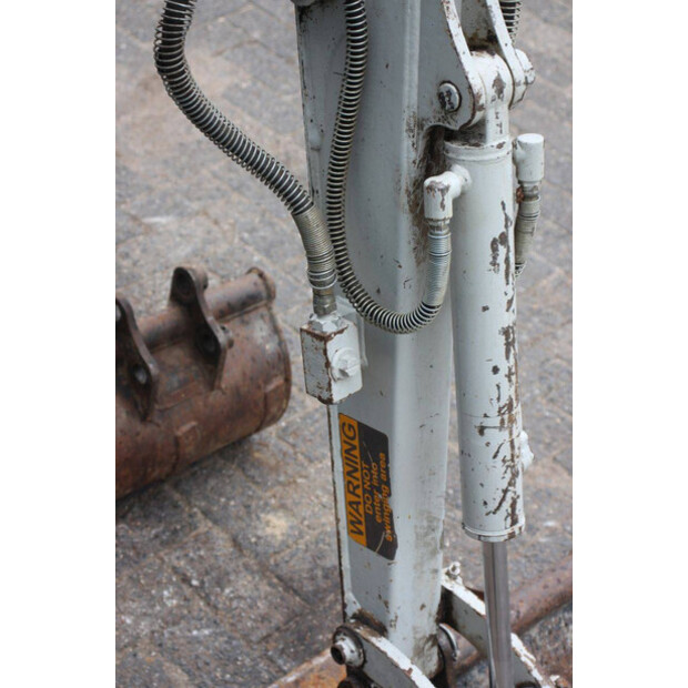 2006 تاكوتشي TB108-48236171