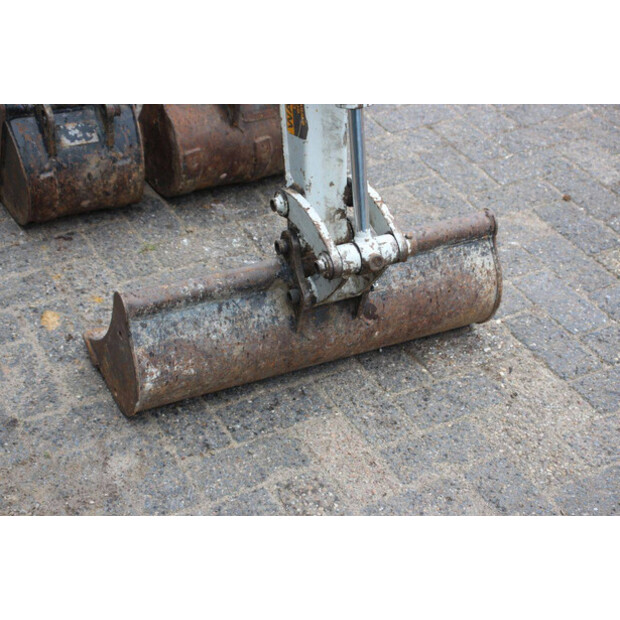 2006 تاكوتشي TB108-48236172