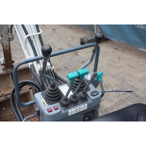 2006 تاكوتشي TB108-48236182