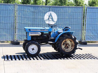 صورة ل تراكتورات زراعية لسكي TX1510