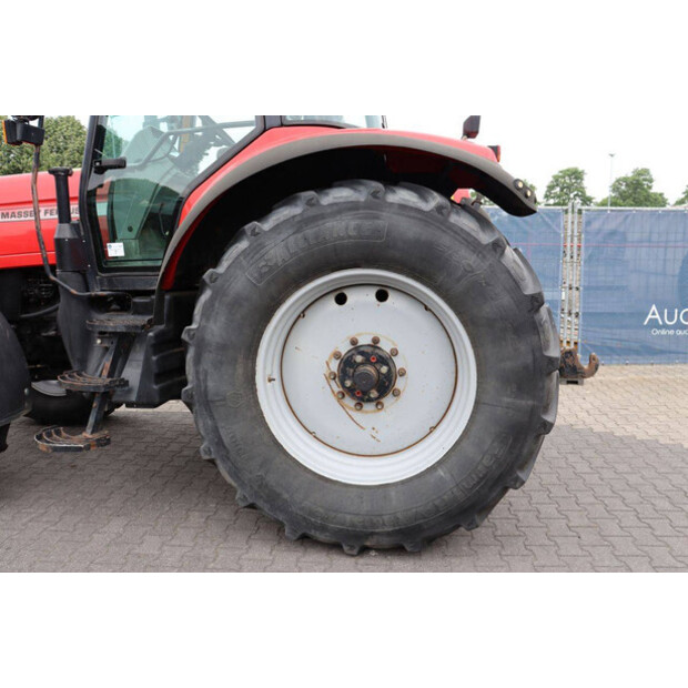 2001 Massey Ferguson 8220-48237229