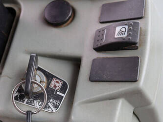 2001-massey-ferguson-8220-1469035-48237265