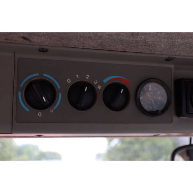 2001 Massey Ferguson 8220-48237269