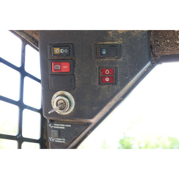 2005 BOBCAT 553-48239185