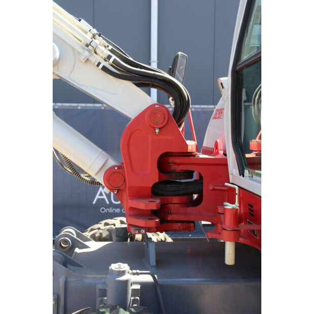 2021 تاكوتشي TB295W-48239315