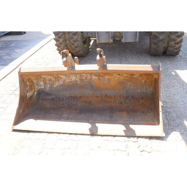 2021 تاكوتشي TB295W-48239316