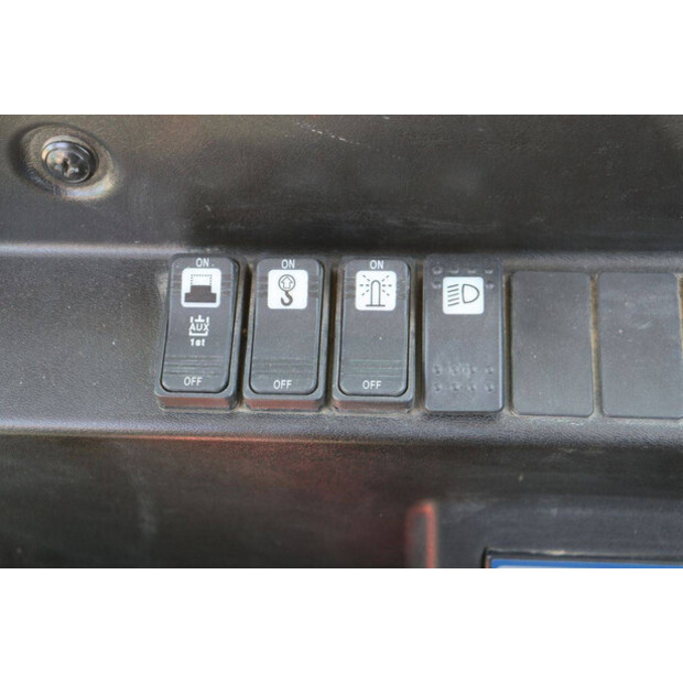 2021 تاكوتشي TB295W-48239337