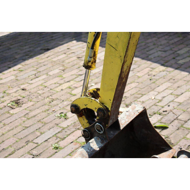 2004 AMMANN SV05-48240407