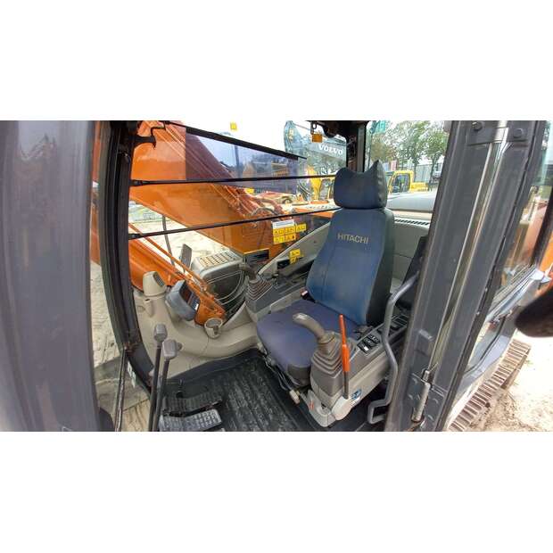 Hitachi ZX210LC-3-48249834
