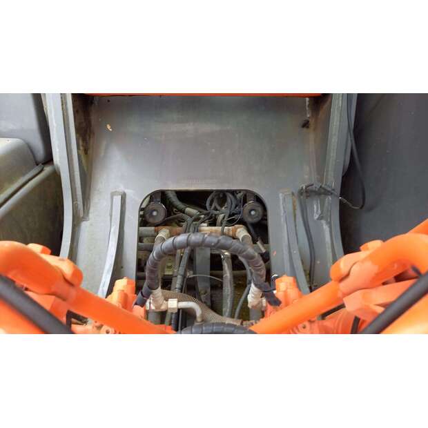 Hitachi ZX210LC-3-48249835