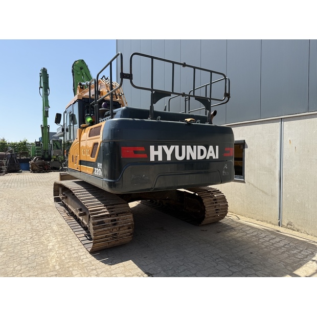 2019 Hyundai HX220L-48252026