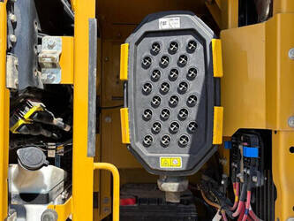2021-caterpillar-330-1469325-48258952