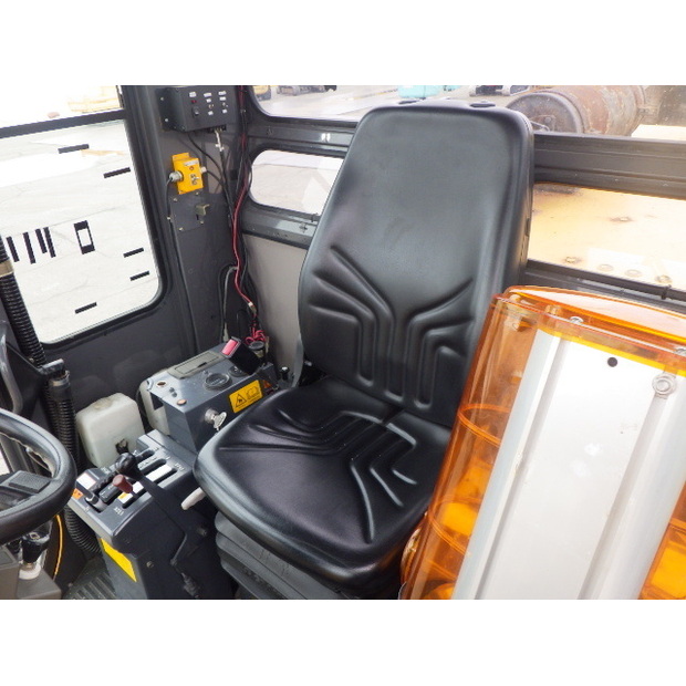 2004 ميتسوبيشي MG500S-48259775