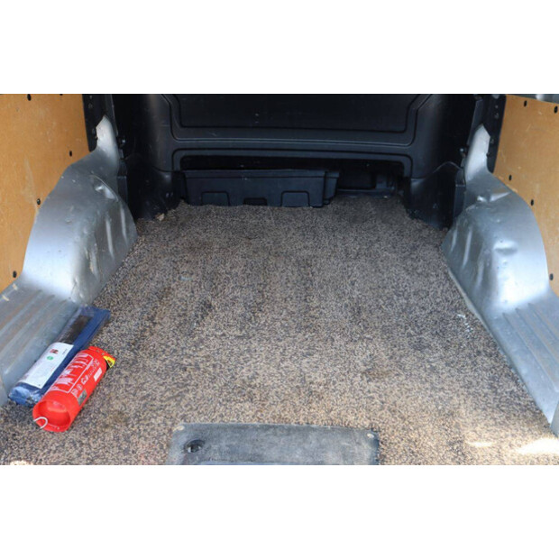 2018 Peugeot Expert-48261477