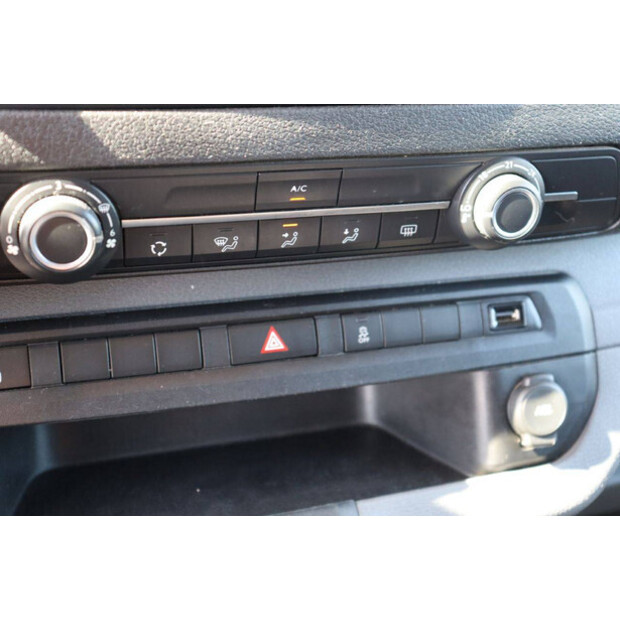 2018 Peugeot Expert-48261493