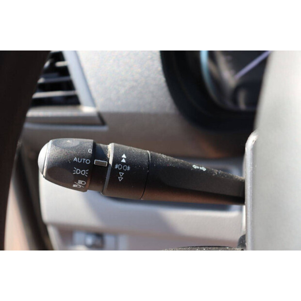 2018 Peugeot Expert-48261496