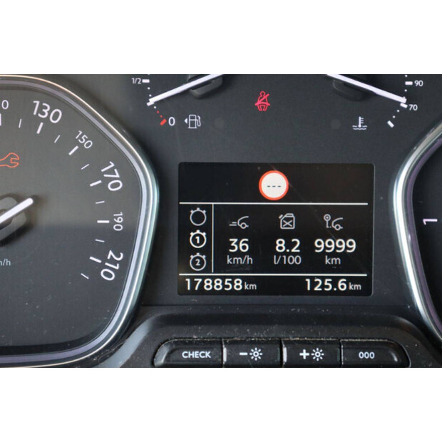 2018 Peugeot Expert-48261499