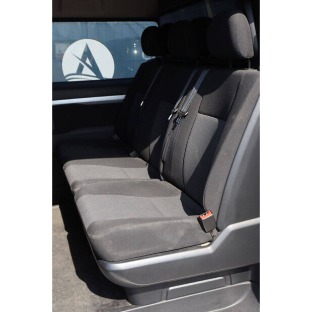 2018 Peugeot Expert-48261501