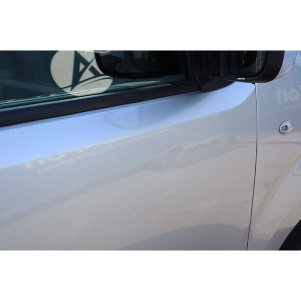 2018 Peugeot Expert-48261506