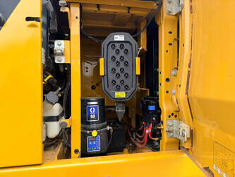2020-caterpillar-320-1469495-48262130