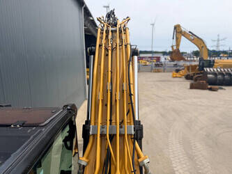 2020-caterpillar-320-1469495-48262142