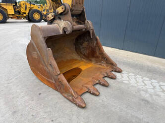 2020-caterpillar-330-1469498-48262236