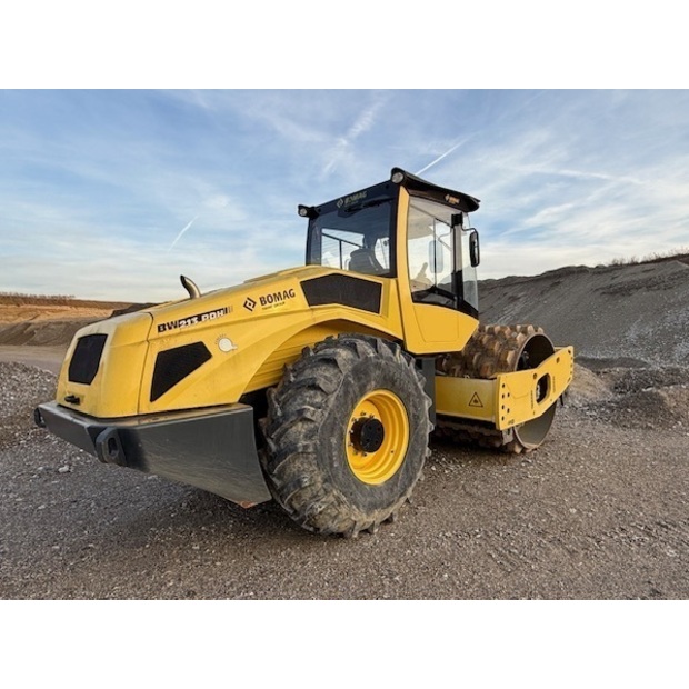 2017 BOMAG BW213PDH-5-48271310