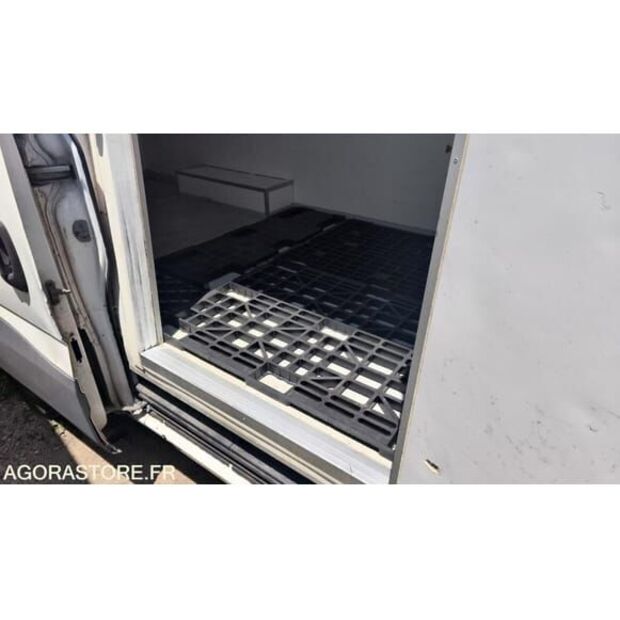 Iveco Daily-48277304