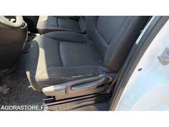 renault-traffic-1469631-48277852