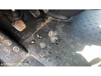renault-traffic-1469631-48277853