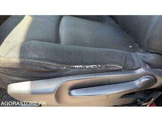 renault-traffic-1469631-48277861