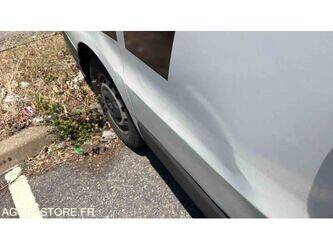 renault-traffic-1469631-48277862