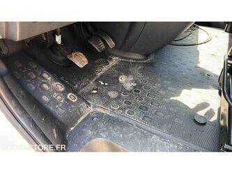 renault-traffic-1469631-48277867