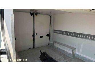 renault-traffic-1469631-48277872
